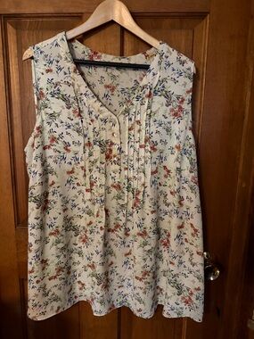 Rose & Olive Cream Floral Pintuck V-Neck Sleeveless Top